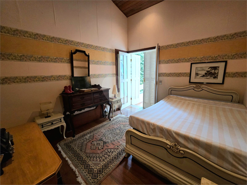 Sobrrado à venda no Tremembé com 4 suítes / 6 vagas/ área de lazer / 450 m²