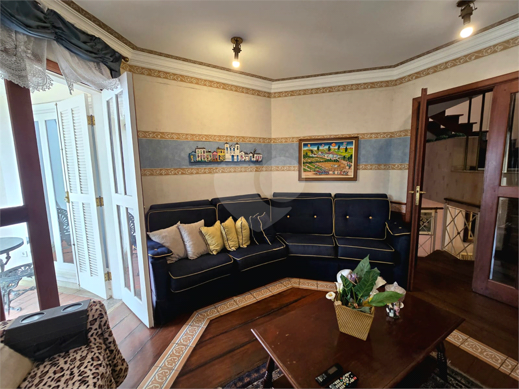 Sobrrado à venda no Tremembé com 4 suítes / 6 vagas/ área de lazer / 450 m²
