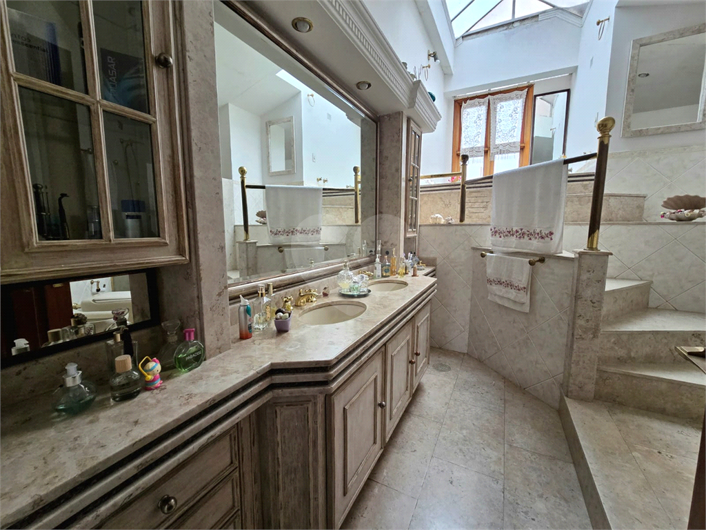 Sobrrado à venda no Tremembé com 4 suítes / 6 vagas/ área de lazer / 450 m²