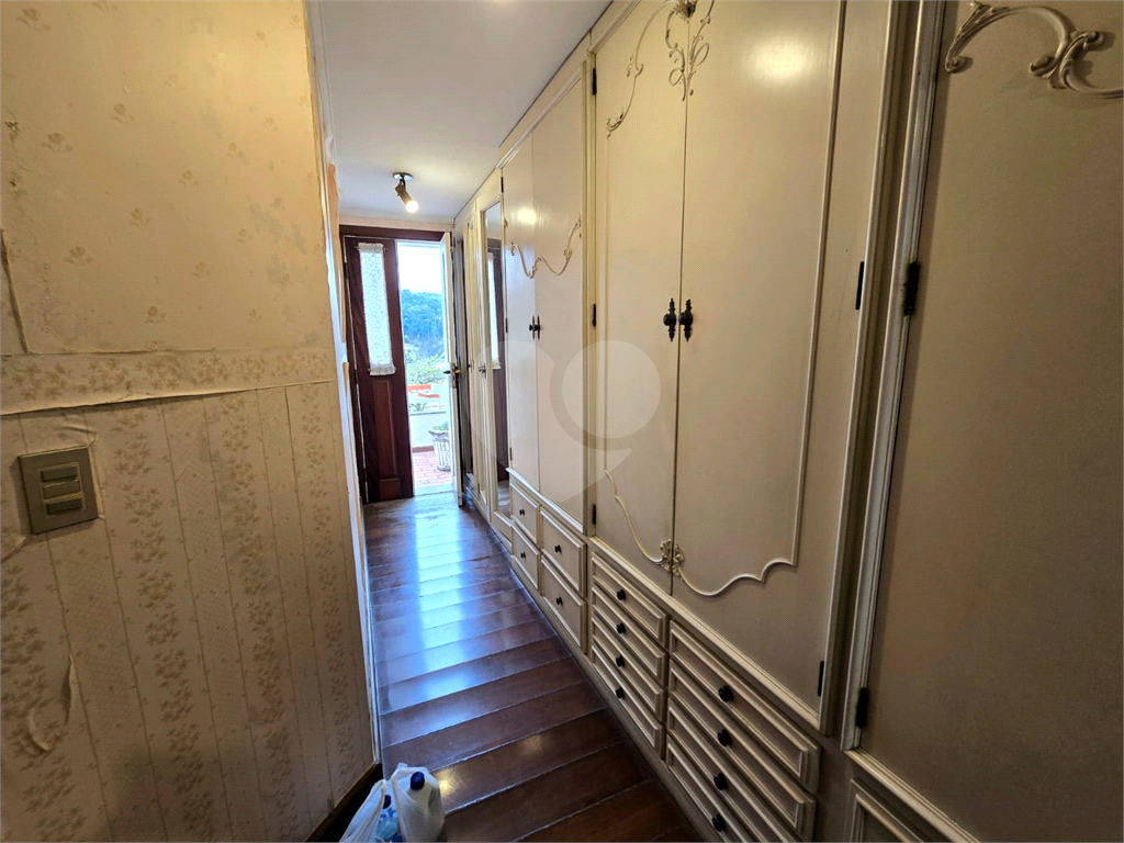 Sobrrado à venda no Tremembé com 4 suítes / 6 vagas/ área de lazer / 450 m²