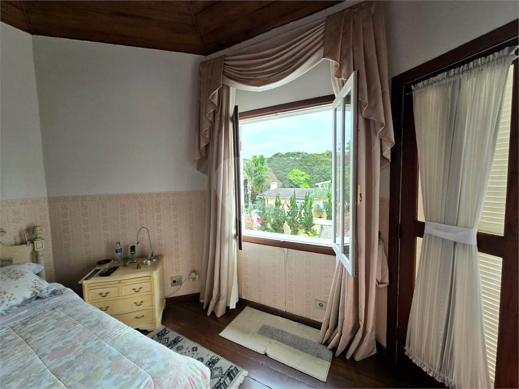 Sobrrado à venda no Tremembé com 4 suítes / 6 vagas/ área de lazer / 450 m²