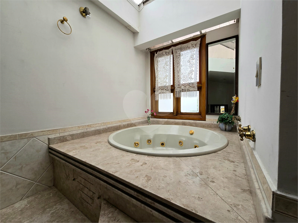 Sobrrado à venda no Tremembé com 4 suítes / 6 vagas/ área de lazer / 450 m²