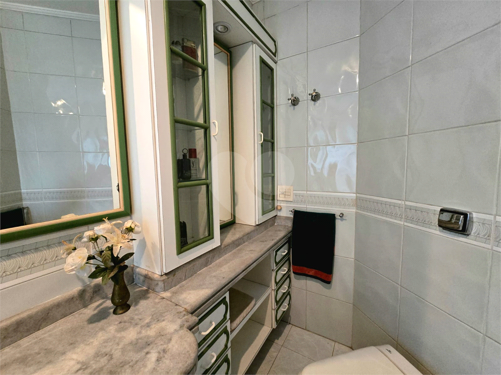 Sobrrado à venda no Tremembé com 4 suítes / 6 vagas/ área de lazer / 450 m²