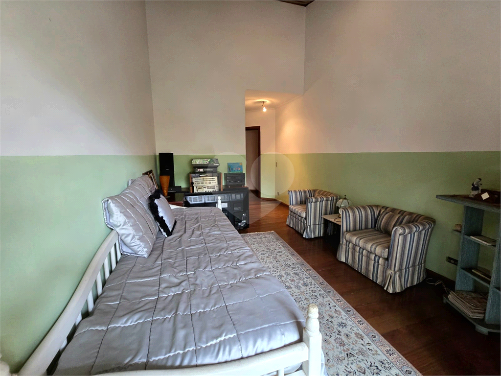 Sobrrado à venda no Tremembé com 4 suítes / 6 vagas/ área de lazer / 450 m²