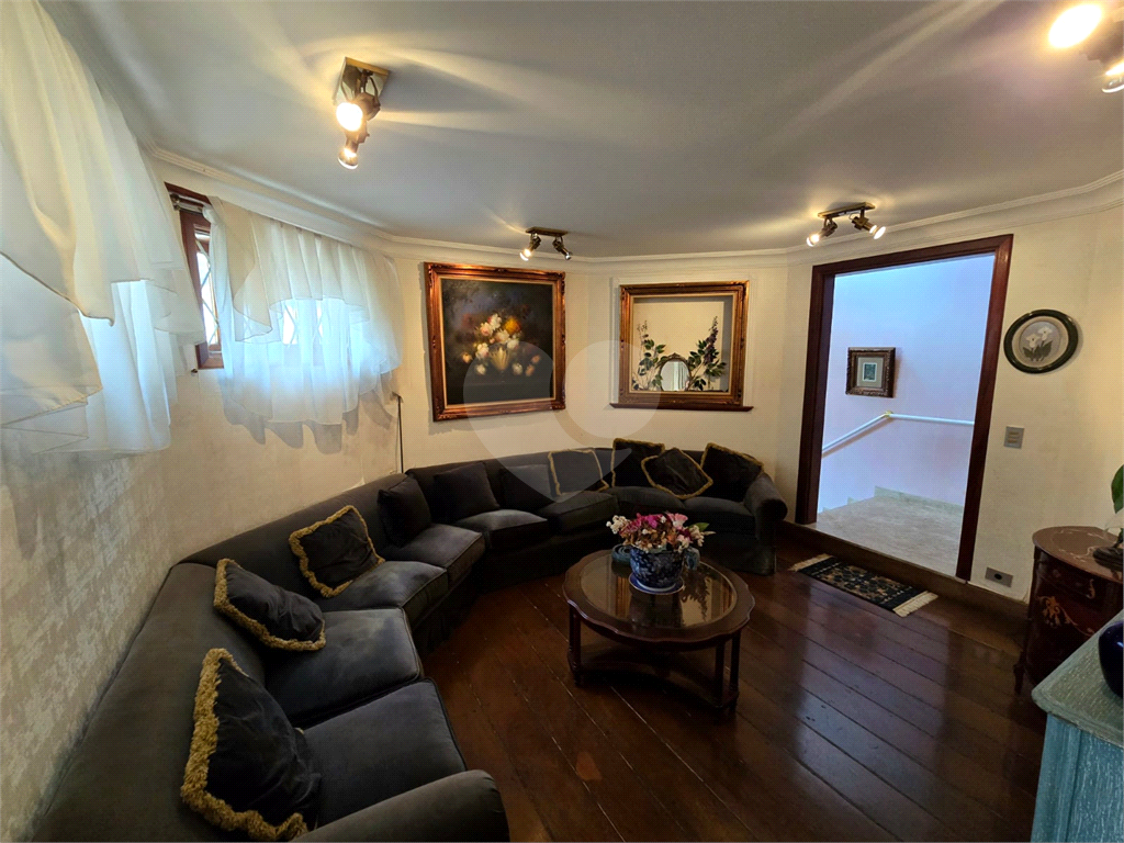 Sobrrado à venda no Tremembé com 4 suítes / 6 vagas/ área de lazer / 450 m²