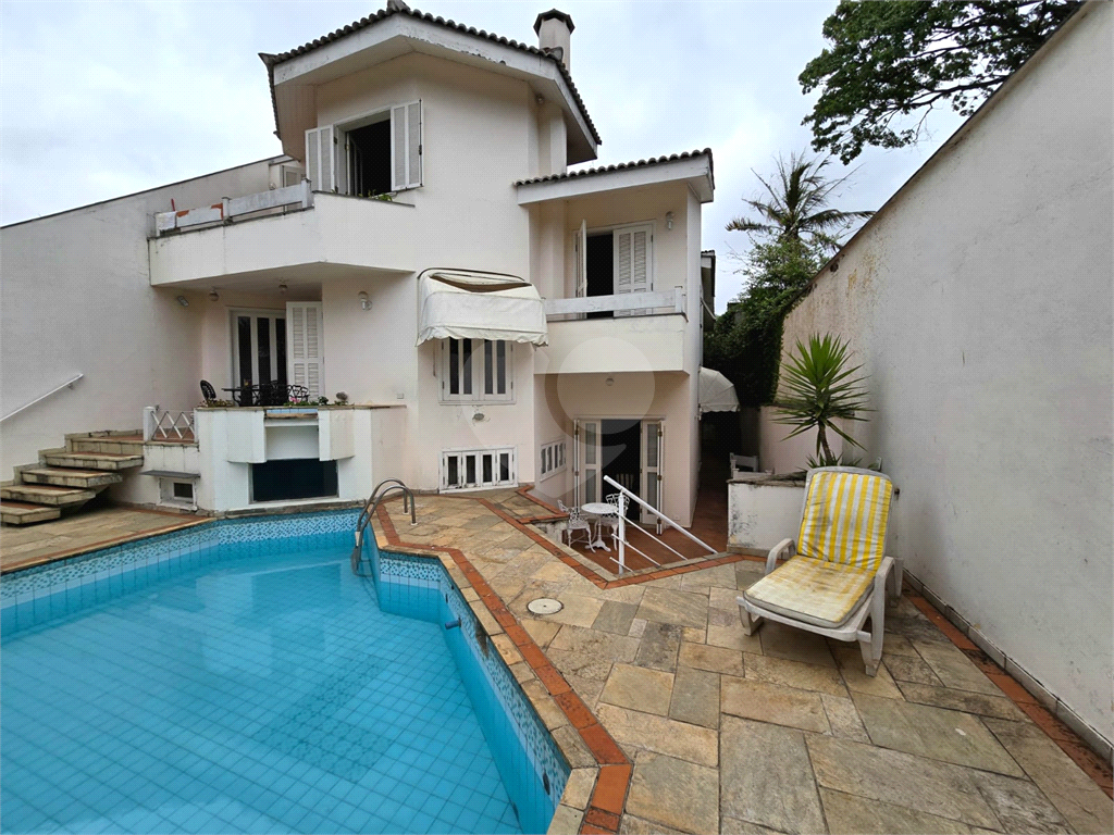 Sobrrado à venda no Tremembé com 4 suítes / 6 vagas/ área de lazer / 450 m²