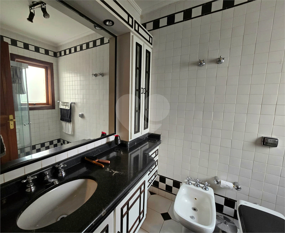 Sobrrado à venda no Tremembé com 4 suítes / 6 vagas/ área de lazer / 450 m²
