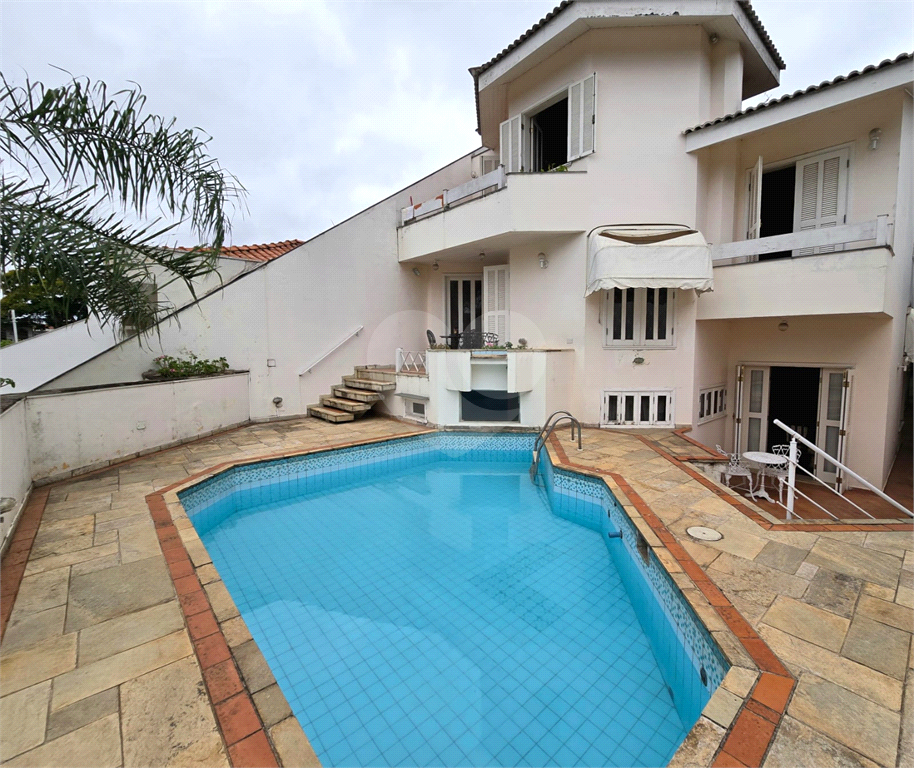 Sobrrado à venda no Tremembé com 4 suítes / 6 vagas/ área de lazer / 450 m²