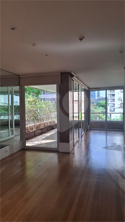 APARTAMENTO em ITAIM BIBI