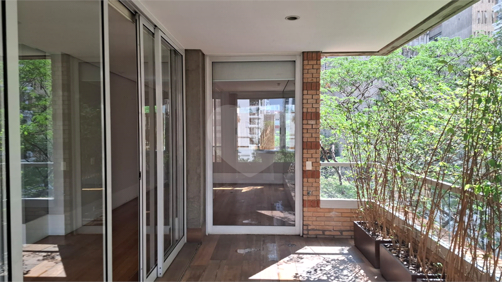 APARTAMENTO em ITAIM BIBI