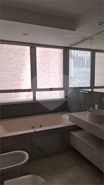 APARTAMENTO em ITAIM BIBI