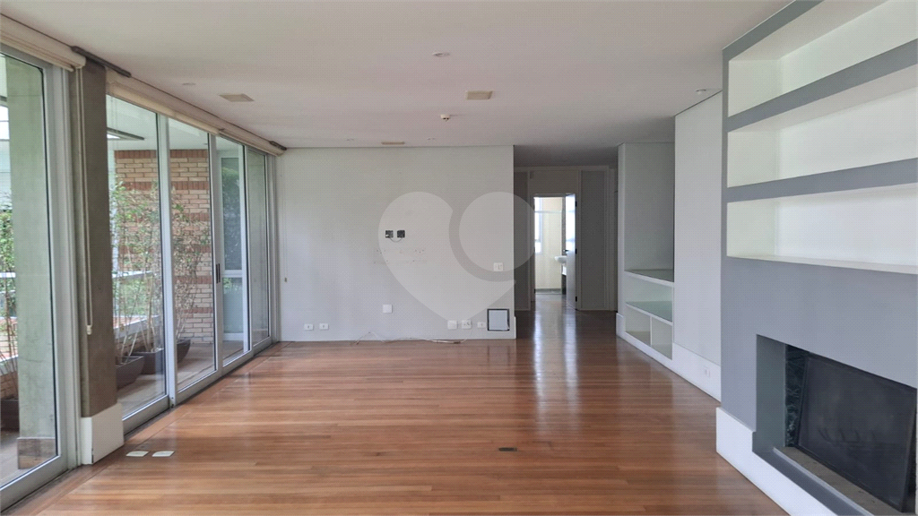APARTAMENTO em ITAIM BIBI