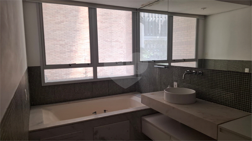 APARTAMENTO em ITAIM BIBI