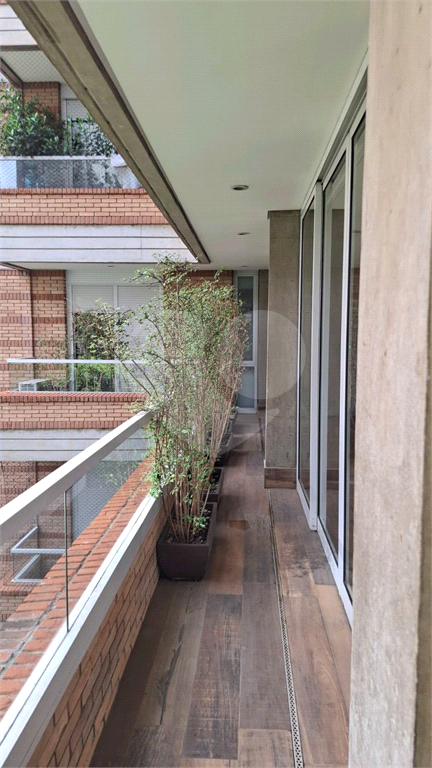 APARTAMENTO em ITAIM BIBI