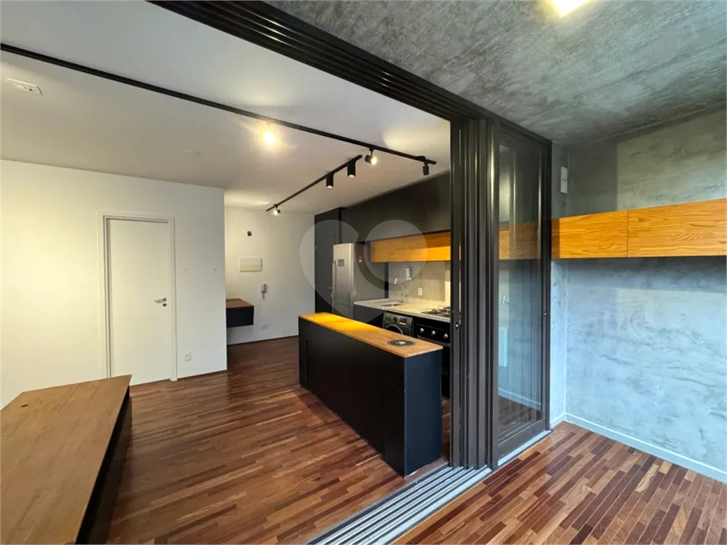Apartamento em Pinheiros com 1 quarto e 1 vga