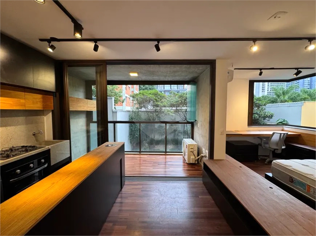 Apartamento em Pinheiros com 1 quarto e 1 vga