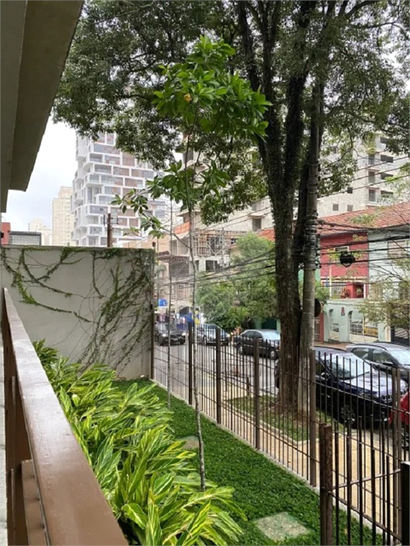 Apartamento em Pinheiros com 1 quarto e 1 vga