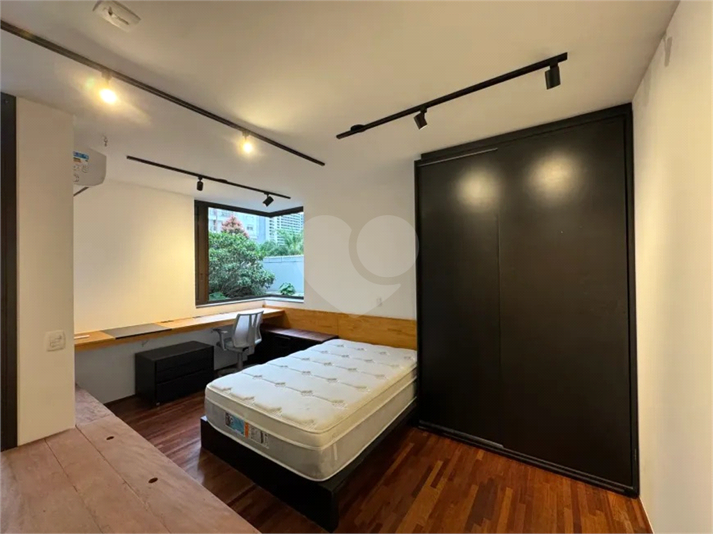 Apartamento em Pinheiros com 1 quarto e 1 vga