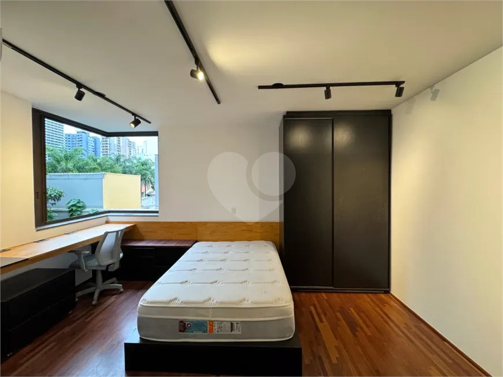 Apartamento em Pinheiros com 1 quarto e 1 vga
