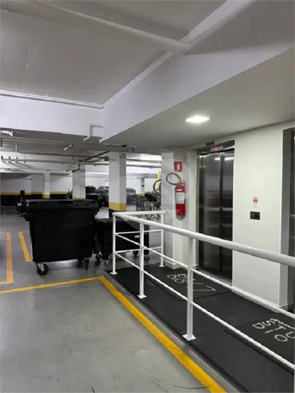 Apartamento em Pinheiros com 1 quarto e 1 vga