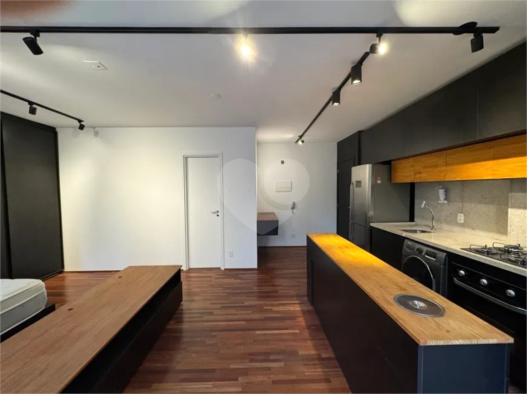 Apartamento em Pinheiros com 1 quarto e 1 vga