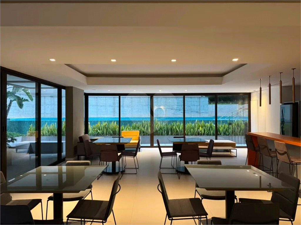Apartamento em Pinheiros com 1 quarto e 1 vga