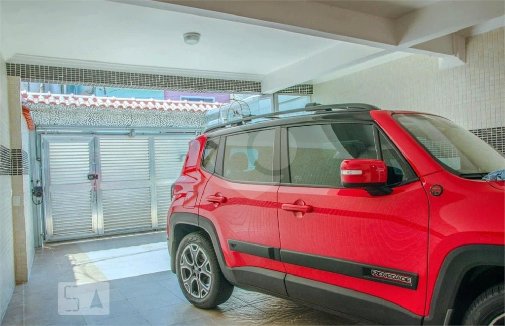 Sobrado com 3 quartos, suíte, 3 vagas, quintal e 3 casas extras para renda