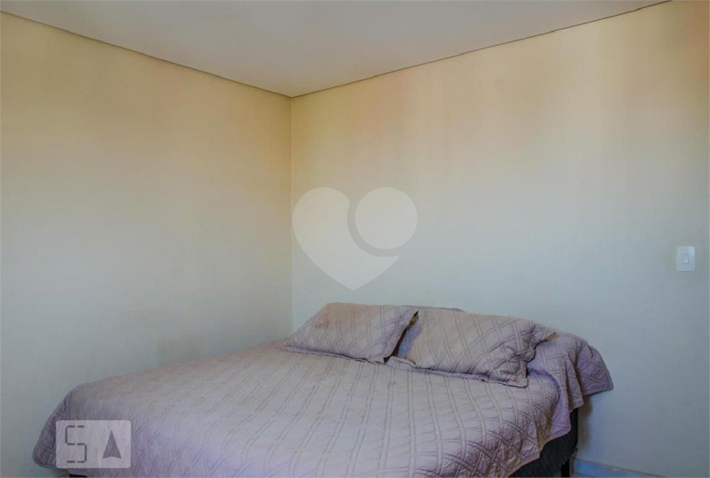 Sobrado com 3 quartos, suíte, 3 vagas, quintal e 3 casas extras para renda