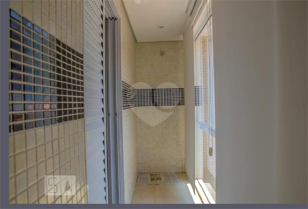 Sobrado com 3 quartos, suíte, 3 vagas, quintal e 3 casas extras para renda