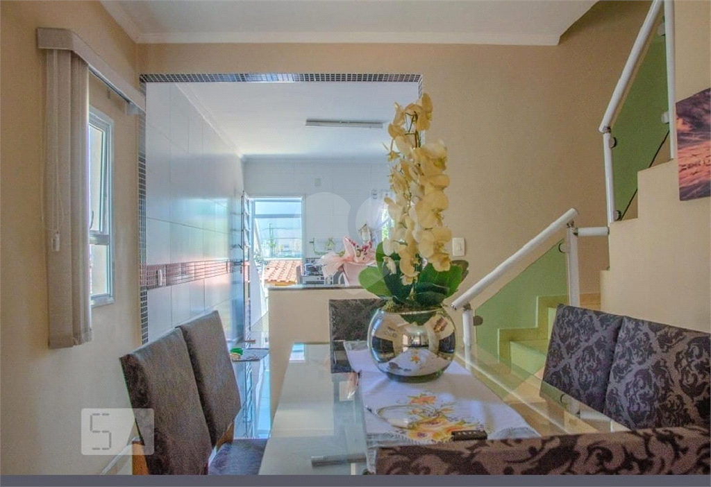 Sobrado com 3 quartos, suíte, 3 vagas, quintal e 3 casas extras para renda