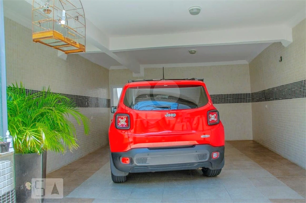 Sobrado com 3 quartos, suíte, 3 vagas, quintal e 3 casas extras para renda