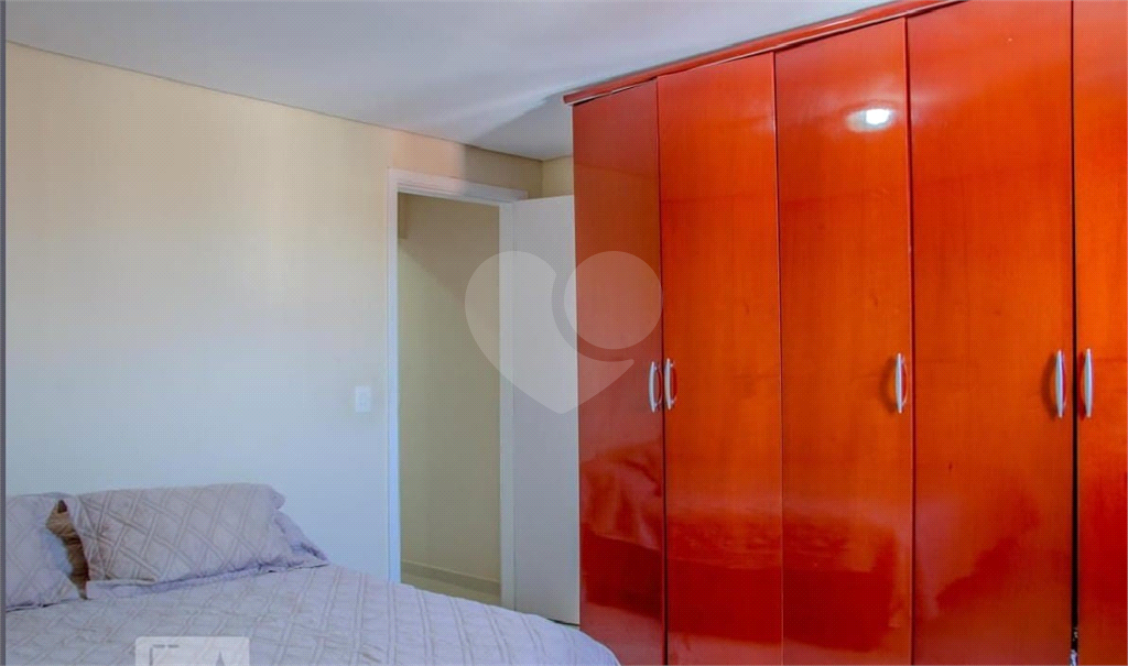 Sobrado com 3 quartos, suíte, 3 vagas, quintal e 3 casas extras para renda