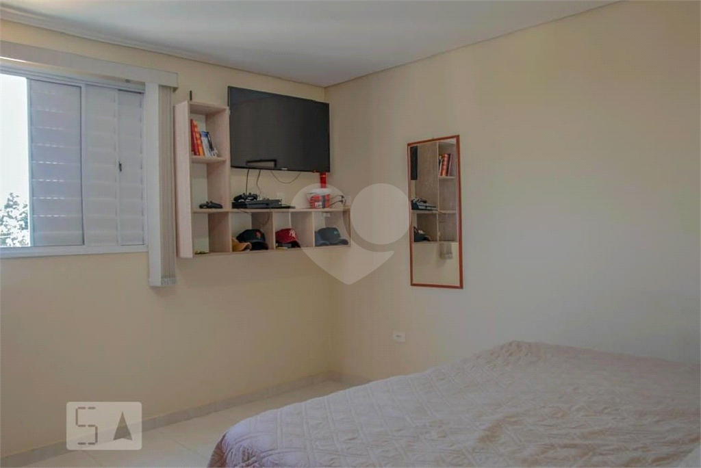 Sobrado com 3 quartos, suíte, 3 vagas, quintal e 3 casas extras para renda