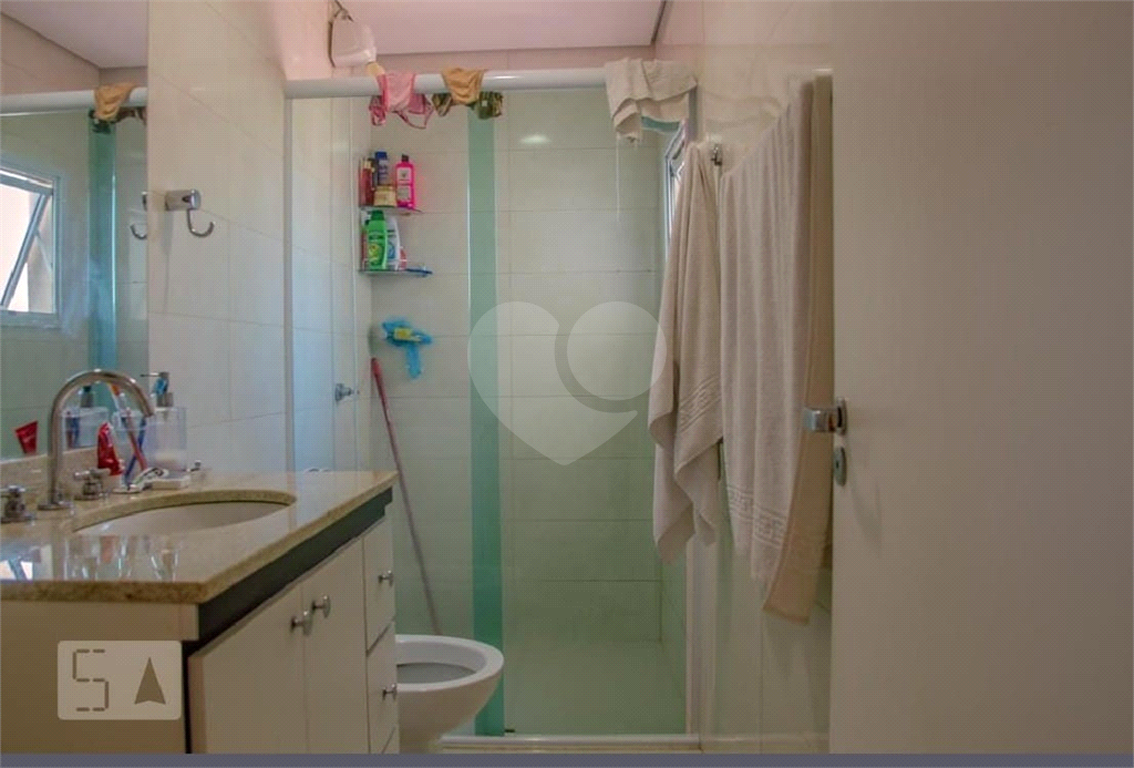 Sobrado com 3 quartos, suíte, 3 vagas, quintal e 3 casas extras para renda