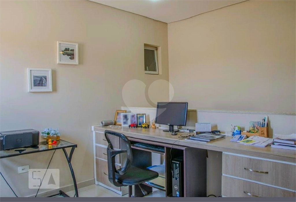 Sobrado com 3 quartos, suíte, 3 vagas, quintal e 3 casas extras para renda