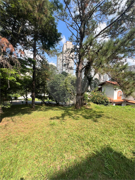 TERRENO DE ESQUINA À VENDA NO RESIDENCIAL ALPHAVILLE 3 
