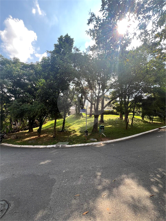 TERRENO DE ESQUINA À VENDA NO RESIDENCIAL ALPHAVILLE 3 
