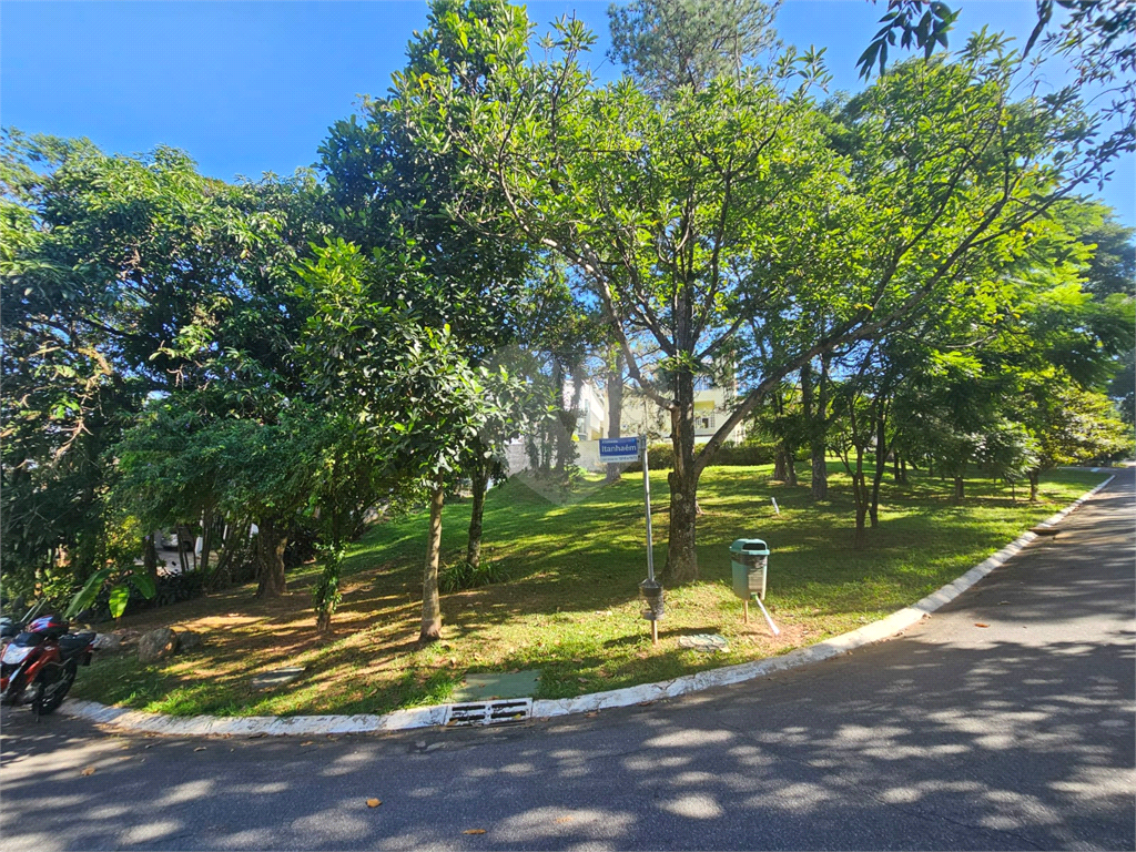 TERRENO DE ESQUINA À VENDA NO RESIDENCIAL ALPHAVILLE 3 
