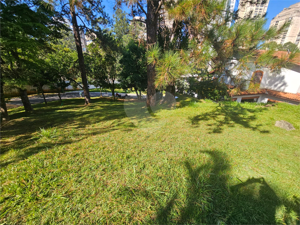 TERRENO DE ESQUINA À VENDA NO RESIDENCIAL ALPHAVILLE 3 
