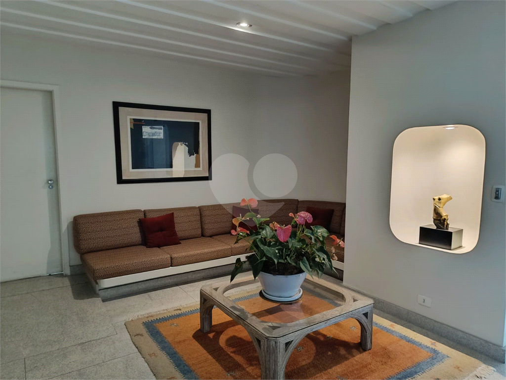 Apartamento em Moema com 3 quartos