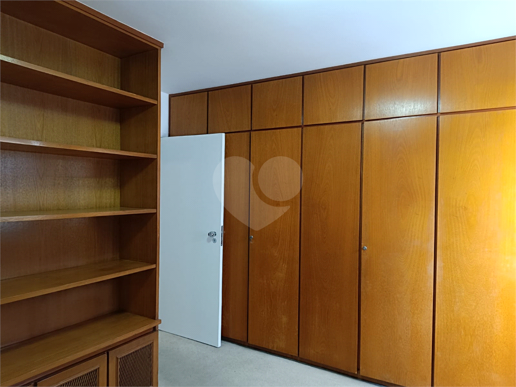 Apartamento em Moema com 3 quartos