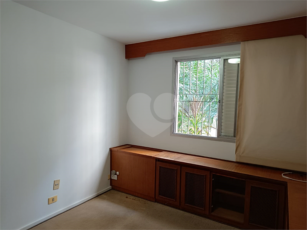 Apartamento em Moema com 3 quartos