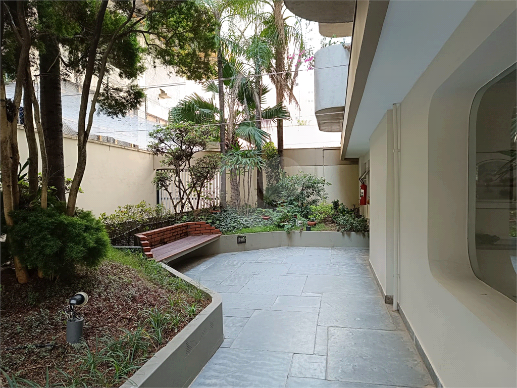 Apartamento em Moema com 3 quartos