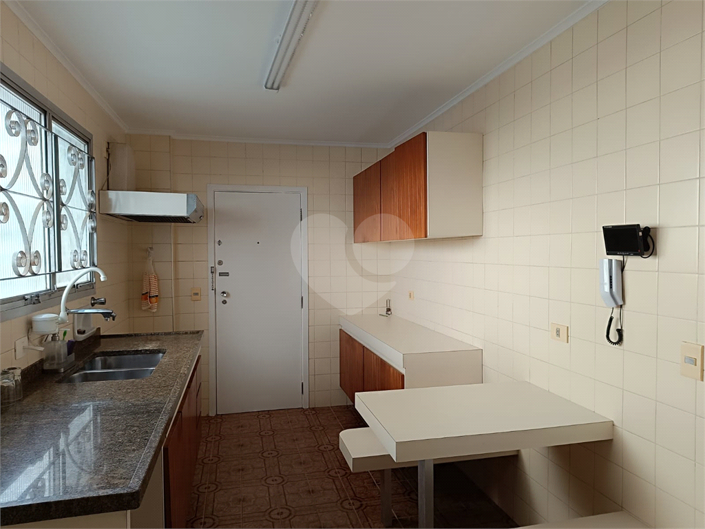 Apartamento em Moema com 3 quartos