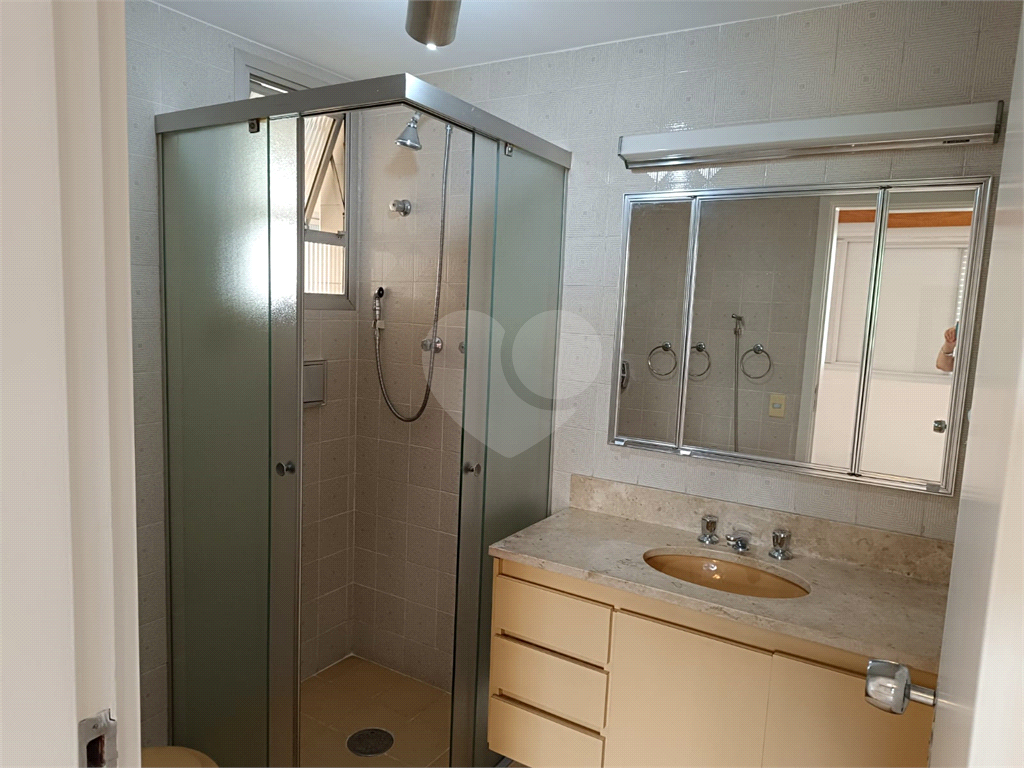 Apartamento em Moema com 3 quartos