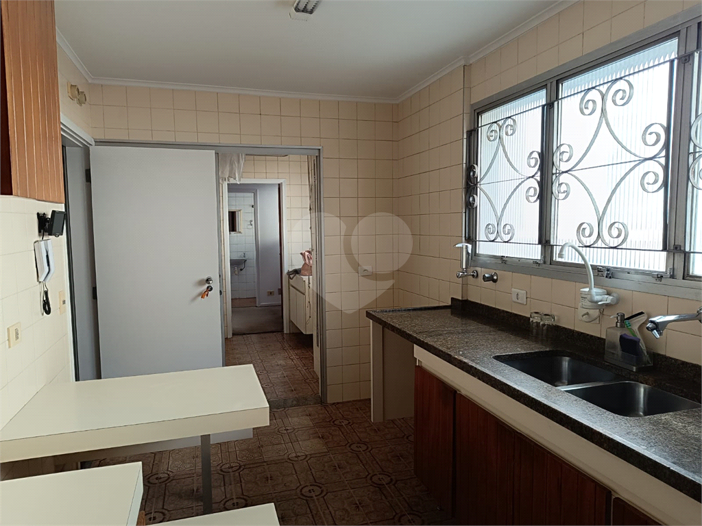 Apartamento em Moema com 3 quartos