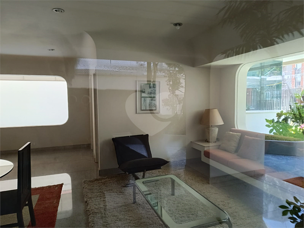 Apartamento em Moema com 3 quartos