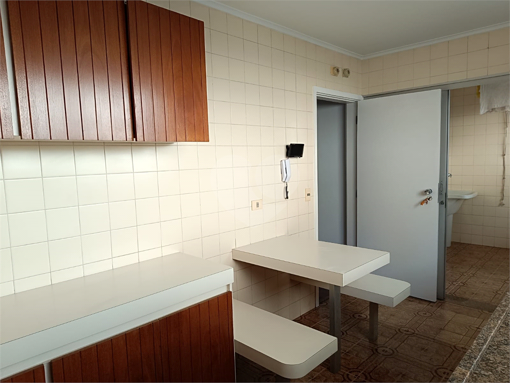 Apartamento em Moema com 3 quartos