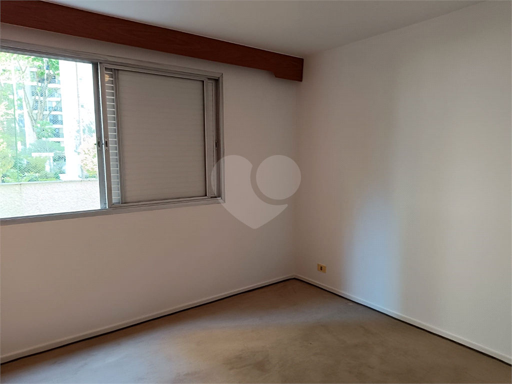 Apartamento em Moema com 3 quartos