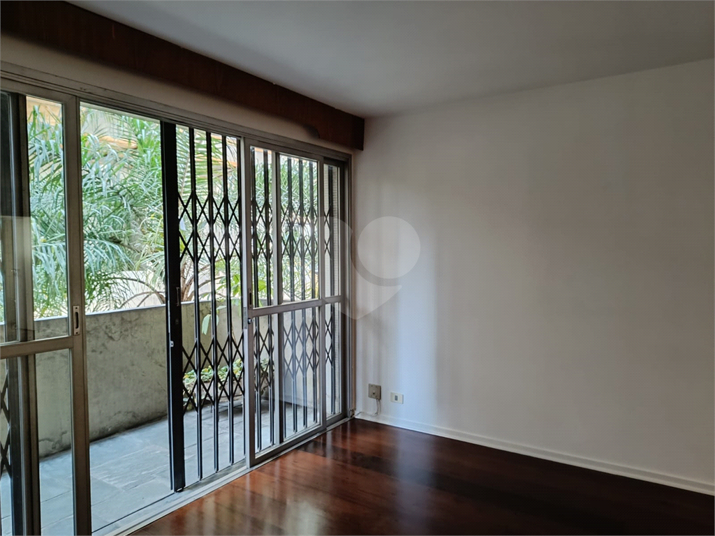 Apartamento em Moema com 3 quartos